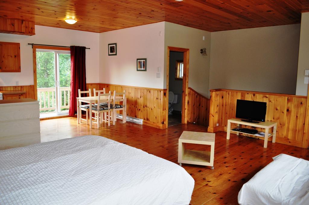La Taniere De L'Ours Hotel Сен-Дона-де-Монкалм Стая снимка
